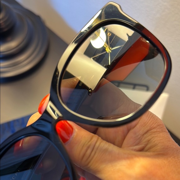 Gucci Black Luxury Sunglasses with Case, Pouch, Cloth and Pamphlets. Auth - Picture 6 of 16